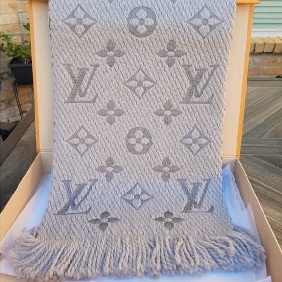 Louis Vuitton Logomania Wool Scarf - Picture 4 of 4
